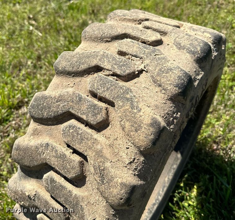 image for item LR9695 Kubota B7800  MFWD tractor