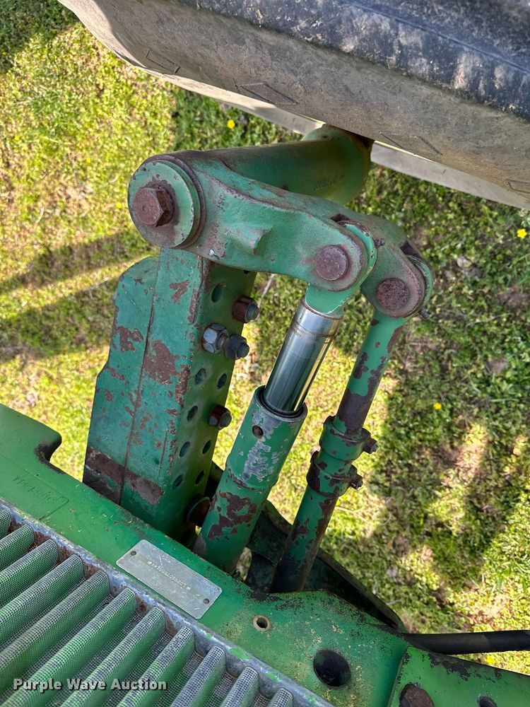 image for item LR9696 1986 John Deere 2950  tractor