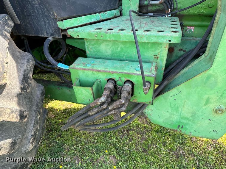 image for item LR9696 1986 John Deere 2950  tractor