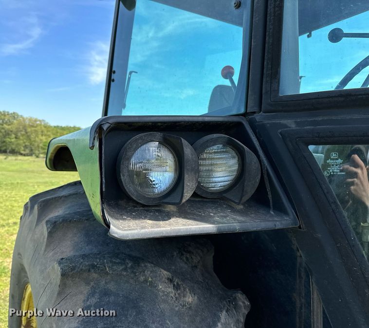 image for item LR9696 1986 John Deere 2950  tractor