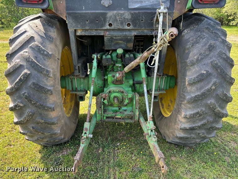 image for item LR9696 1986 John Deere 2950  tractor