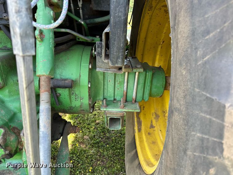 image for item LR9696 1986 John Deere 2950  tractor