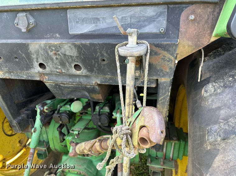 image for item LR9696 1986 John Deere 2950  tractor