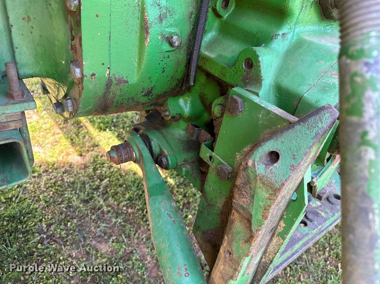 image for item LR9696 1986 John Deere 2950  tractor
