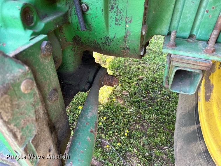 image for item LR9696 1986 John Deere 2950  tractor