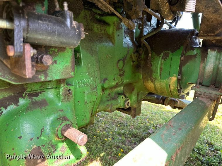 image for item LR9696 1986 John Deere 2950  tractor