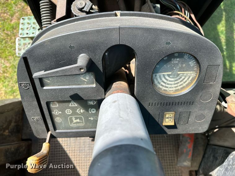 image for item LR9696 1986 John Deere 2950  tractor