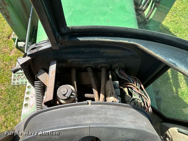 image for item LR9696 1986 John Deere 2950  tractor