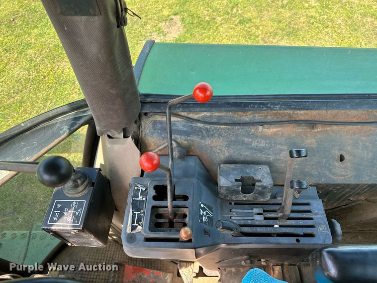 image for item LR9696 1986 John Deere 2950  tractor