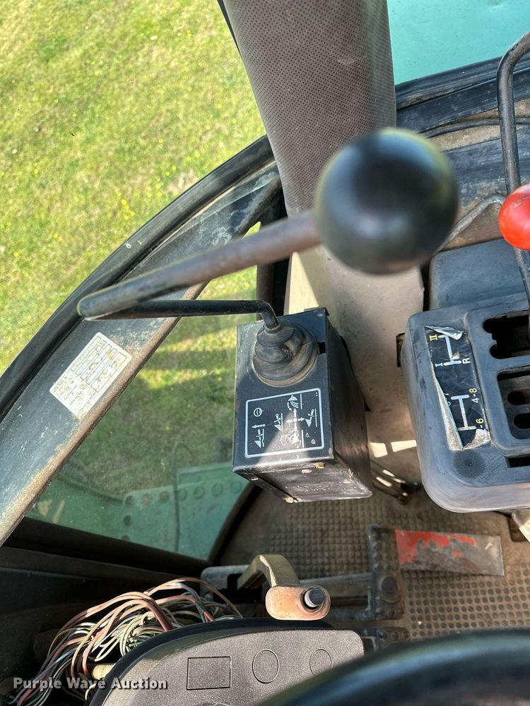 image for item LR9696 1986 John Deere 2950  tractor