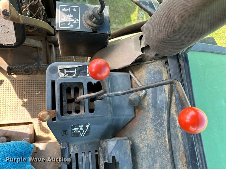 image for item LR9696 1986 John Deere 2950  tractor