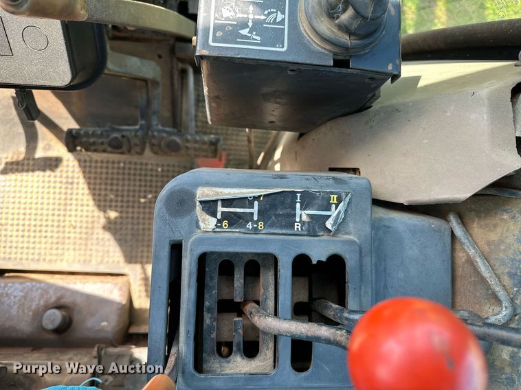 image for item LR9696 1986 John Deere 2950  tractor