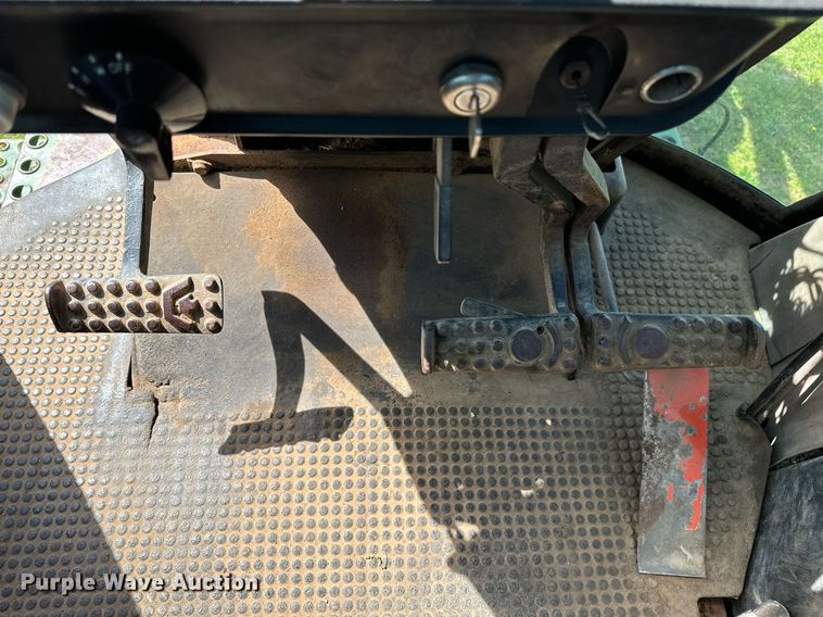 image for item LR9696 1986 John Deere 2950  tractor