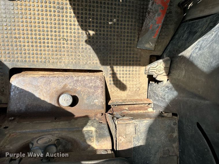 image for item LR9696 1986 John Deere 2950  tractor