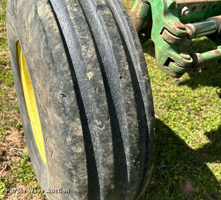 image for item LR9696 1986 John Deere 2950  tractor