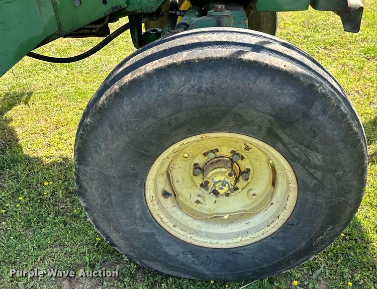 image for item LR9696 1986 John Deere 2950  tractor