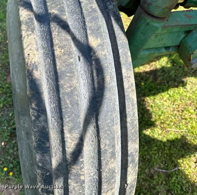 image for item LR9696 1986 John Deere 2950  tractor