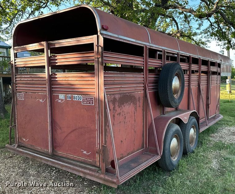 image for item LR9699 1989 Bonanza  livestock trailer