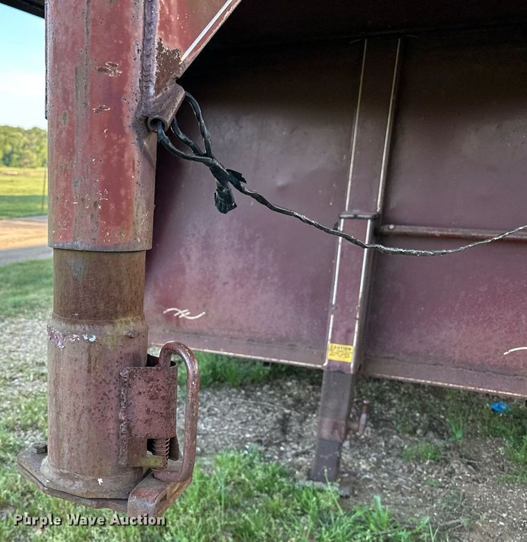 image for item LR9699 1989 Bonanza  livestock trailer