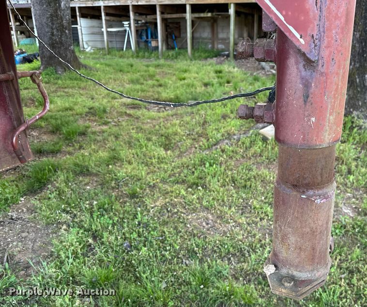 image for item LR9699 1989 Bonanza  livestock trailer