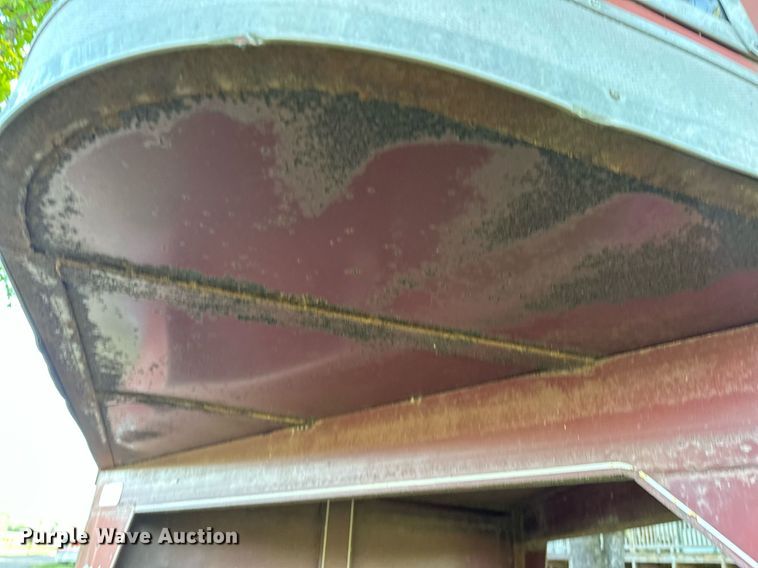 image for item LR9699 1989 Bonanza  livestock trailer