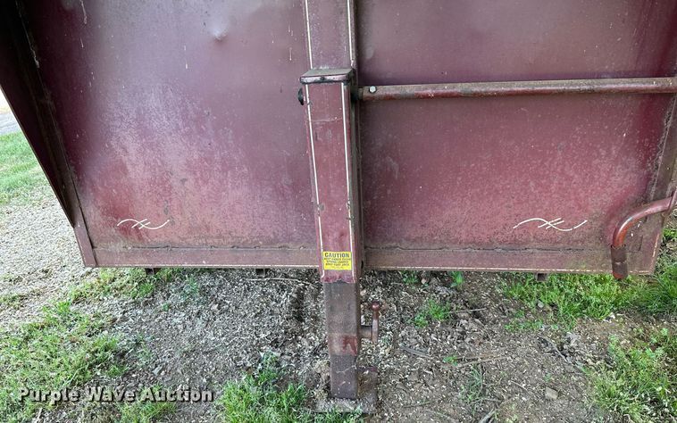 image for item LR9699 1989 Bonanza  livestock trailer