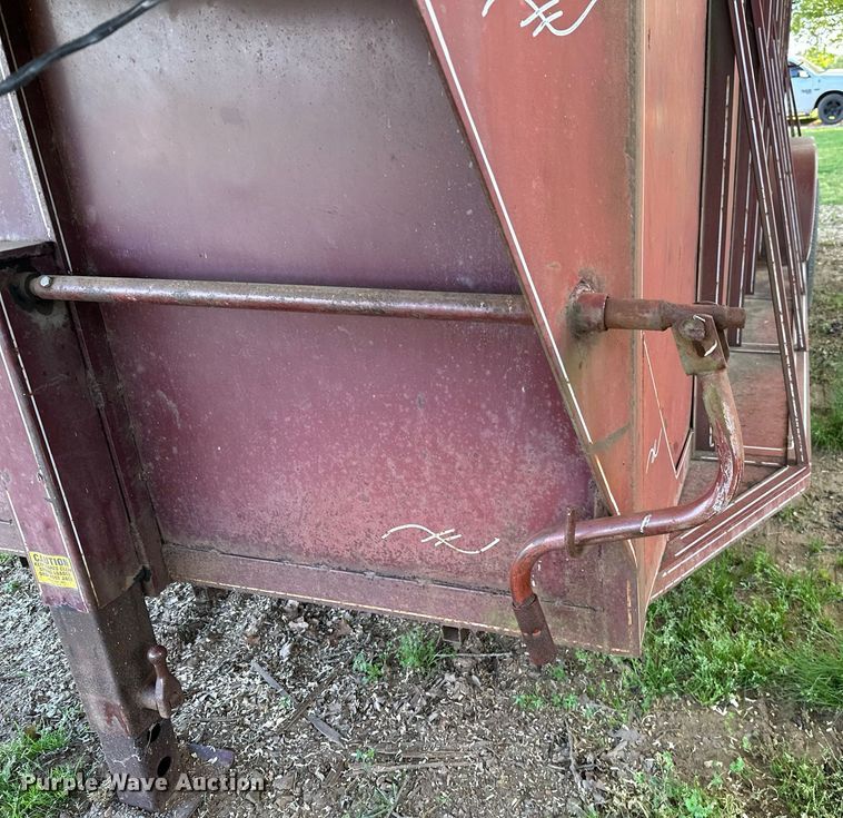 image for item LR9699 1989 Bonanza  livestock trailer