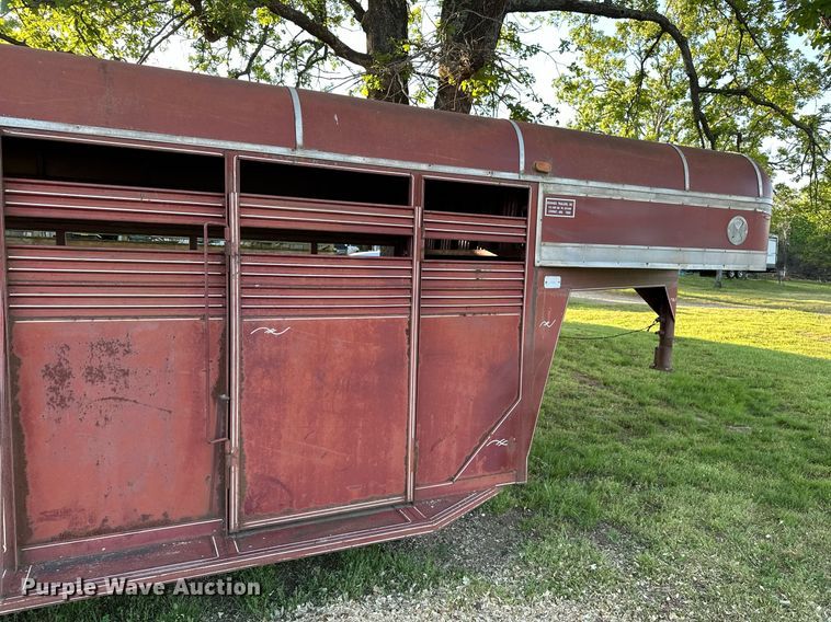 image for item LR9699 1989 Bonanza  livestock trailer