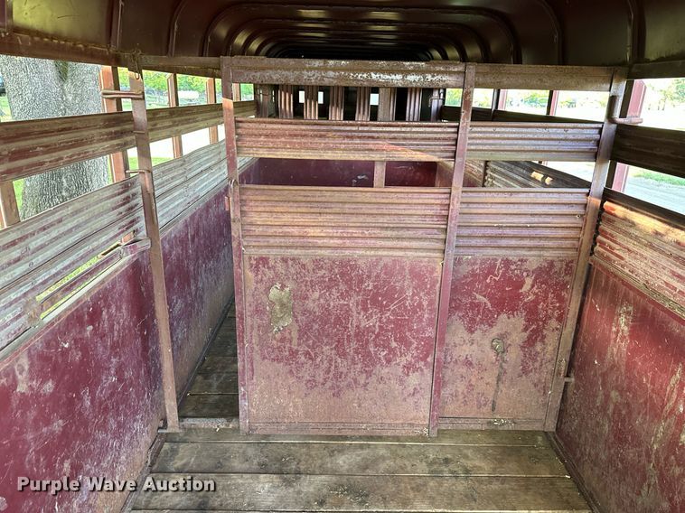image for item LR9699 1989 Bonanza  livestock trailer