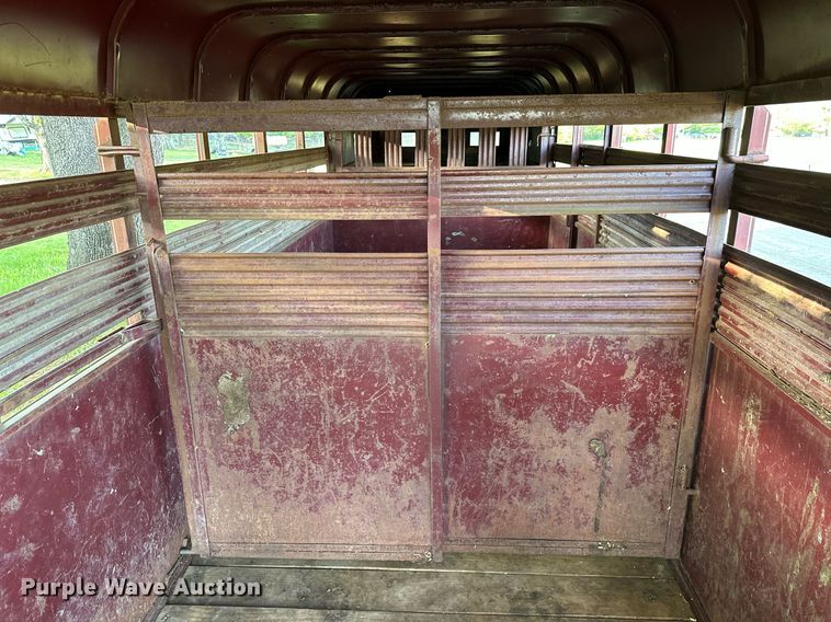 image for item LR9699 1989 Bonanza  livestock trailer