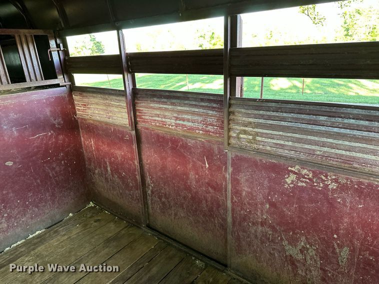 image for item LR9699 1989 Bonanza  livestock trailer