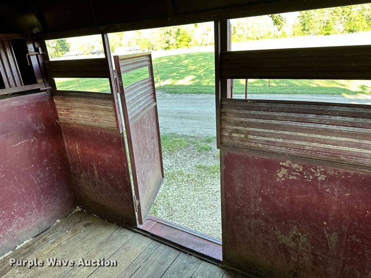 image for item LR9699 1989 Bonanza  livestock trailer