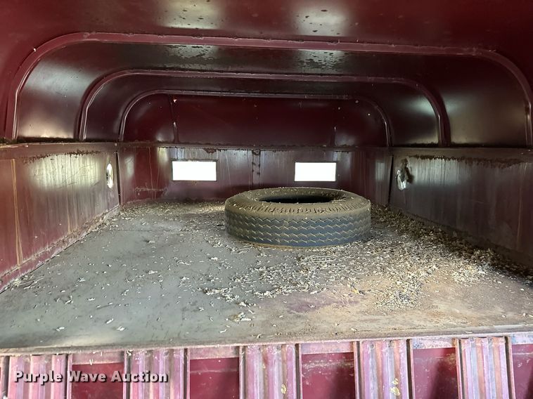 image for item LR9699 1989 Bonanza  livestock trailer