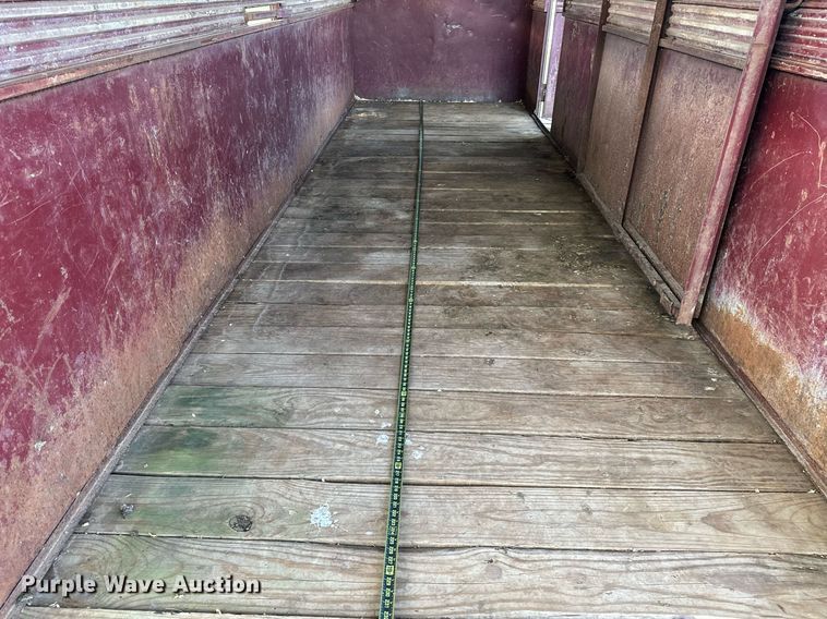 image for item LR9699 1989 Bonanza  livestock trailer