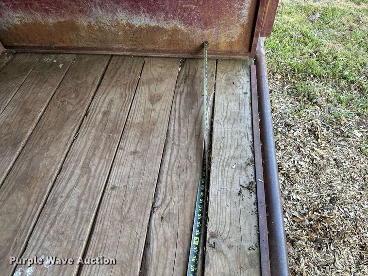 image for item LR9699 1989 Bonanza  livestock trailer