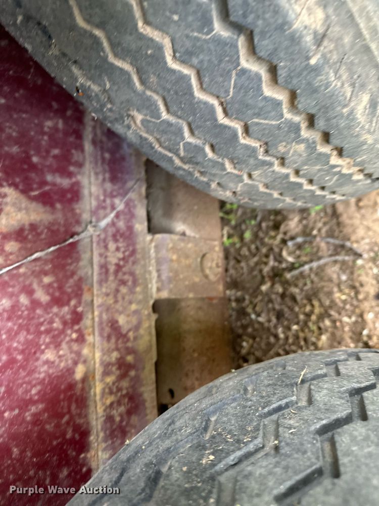 image for item LR9699 1989 Bonanza  livestock trailer