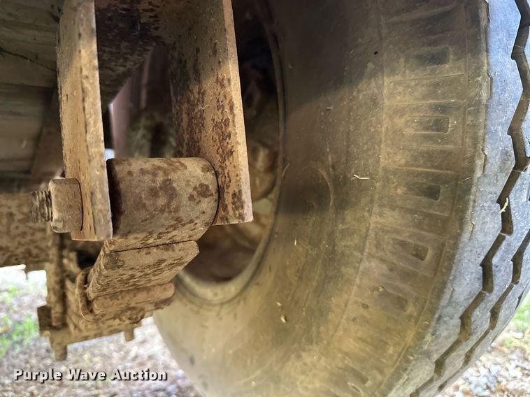 image for item LR9699 1989 Bonanza  livestock trailer