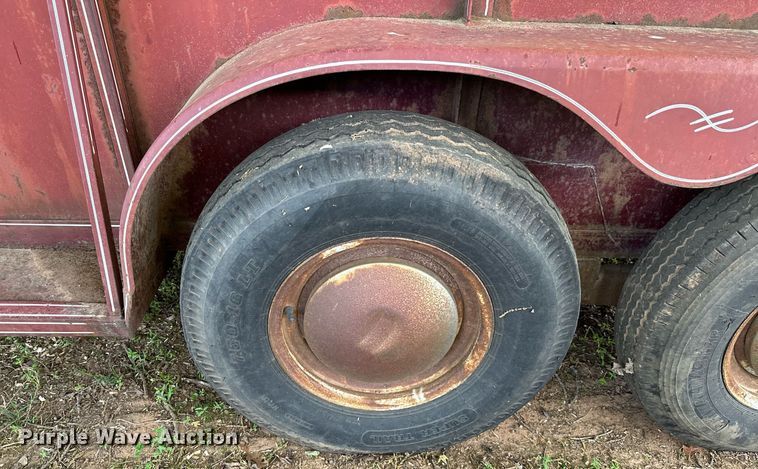 image for item LR9699 1989 Bonanza  livestock trailer