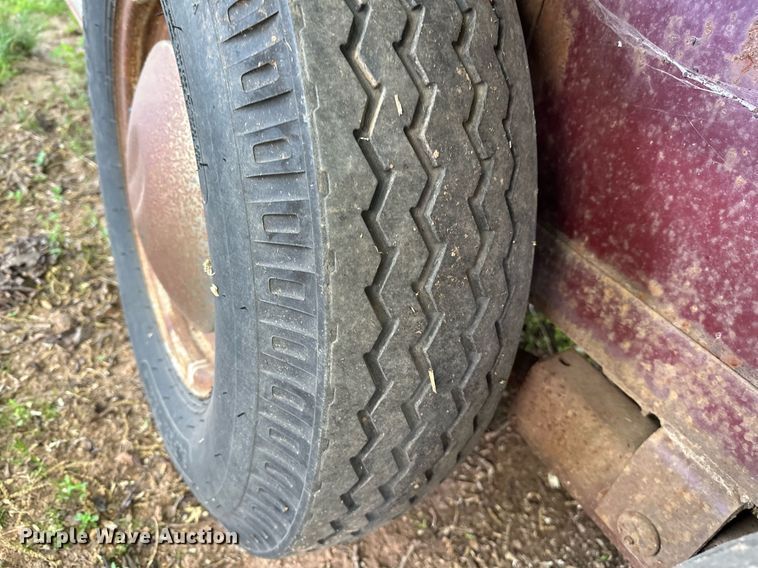 image for item LR9699 1989 Bonanza  livestock trailer