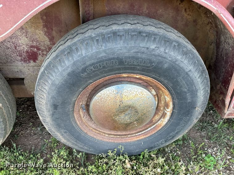 image for item LR9699 1989 Bonanza  livestock trailer