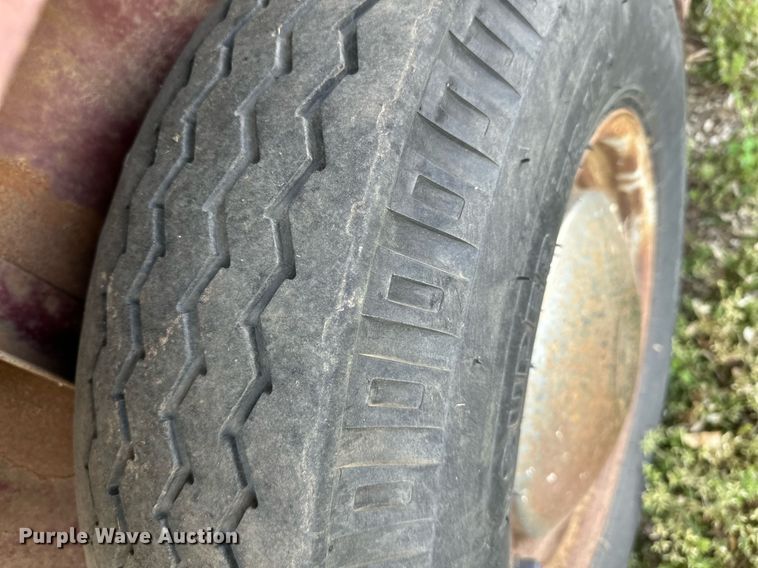 image for item LR9699 1989 Bonanza  livestock trailer