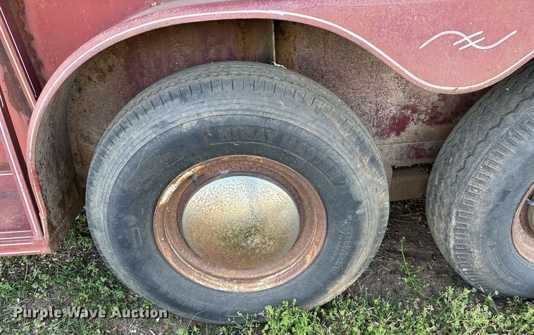 image for item LR9699 1989 Bonanza  livestock trailer