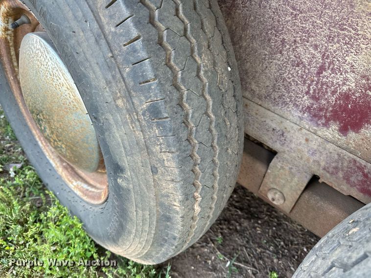 image for item LR9699 1989 Bonanza  livestock trailer