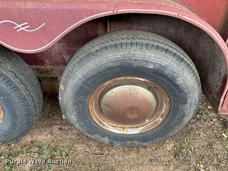 image for item LR9699 1989 Bonanza  livestock trailer