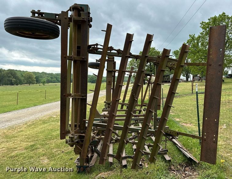 image for item LR9700 Bell B18BF  stalk chopper