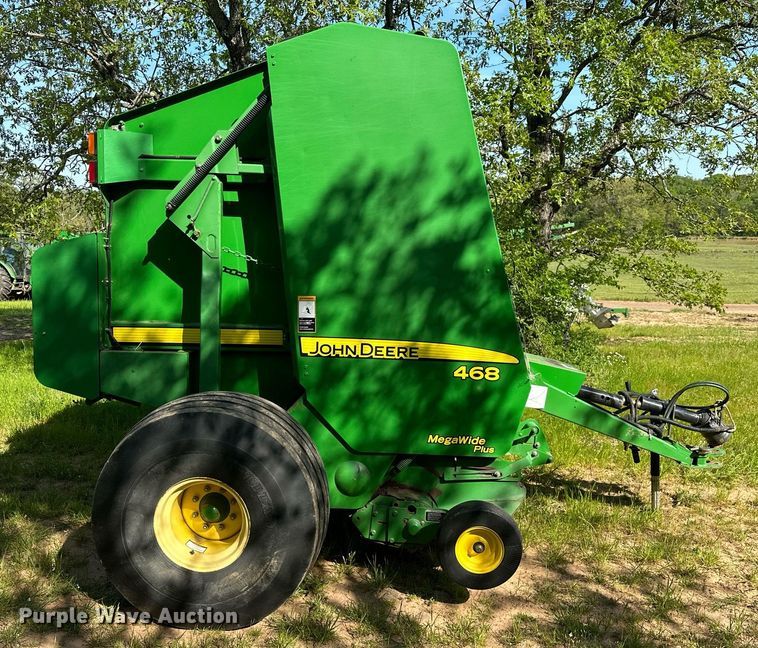 image for item LR9701 2010 John Deere 468  round baler