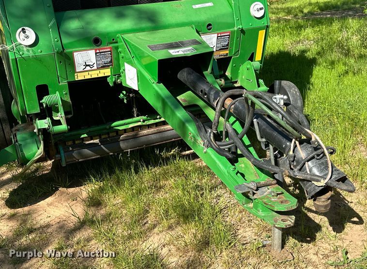 image for item LR9701 2010 John Deere 468  round baler