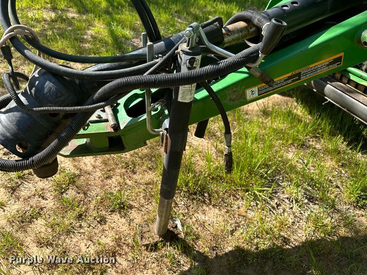 image for item LR9701 2010 John Deere 468  round baler