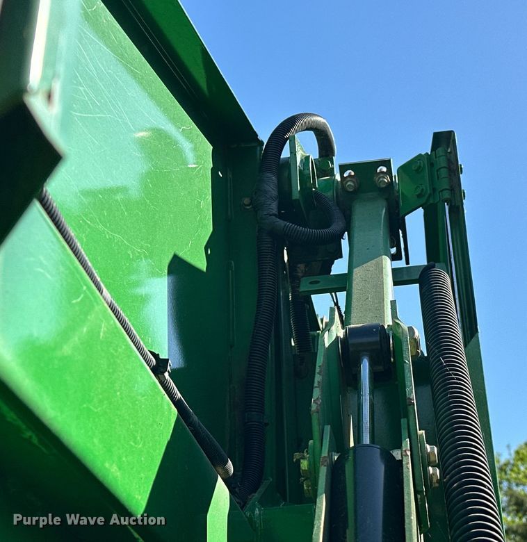 image for item LR9701 2010 John Deere 468  round baler