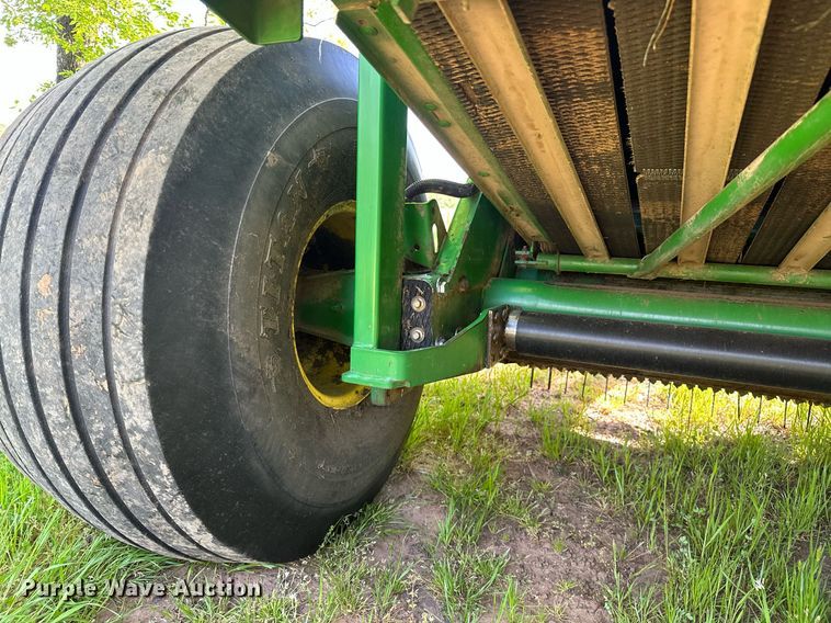 image for item LR9701 2010 John Deere 468  round baler